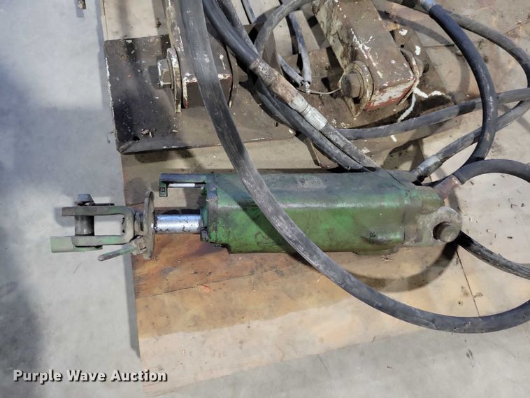 image for item DX6494 (3) hydraulic cylinders