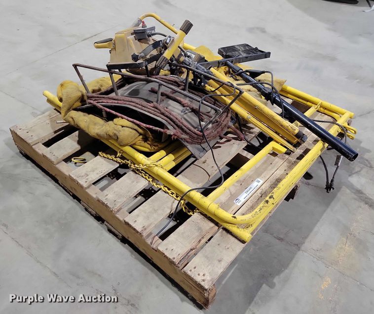 image for item DX6495 Assorted tools