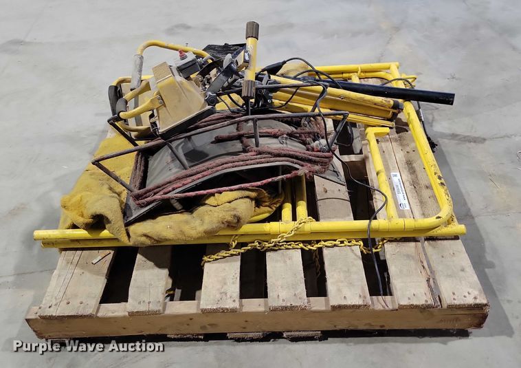 image for item DX6495 Assorted tools