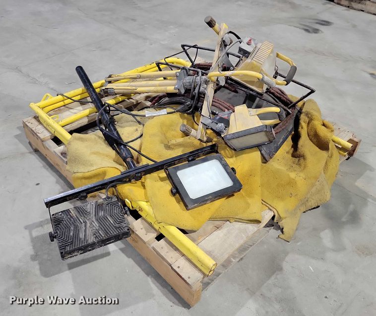 image for item DX6495 Assorted tools