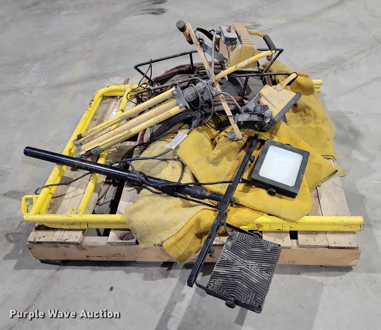 image for item DX6495 Assorted tools