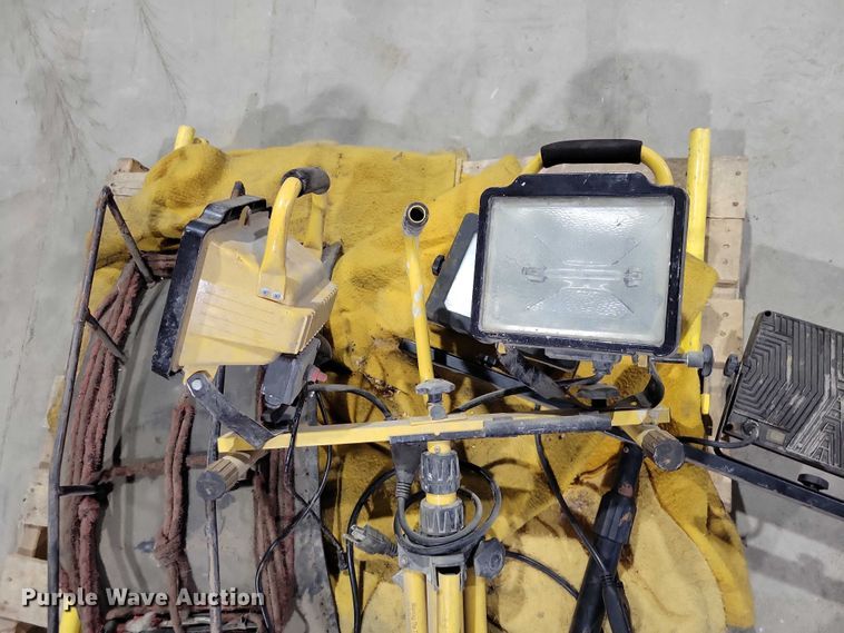 image for item DX6495 Assorted tools