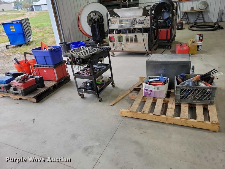 image for item DX6500 Assorted tools