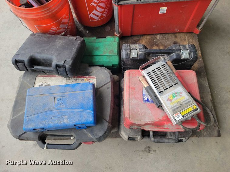 image for item DX6500 Assorted tools