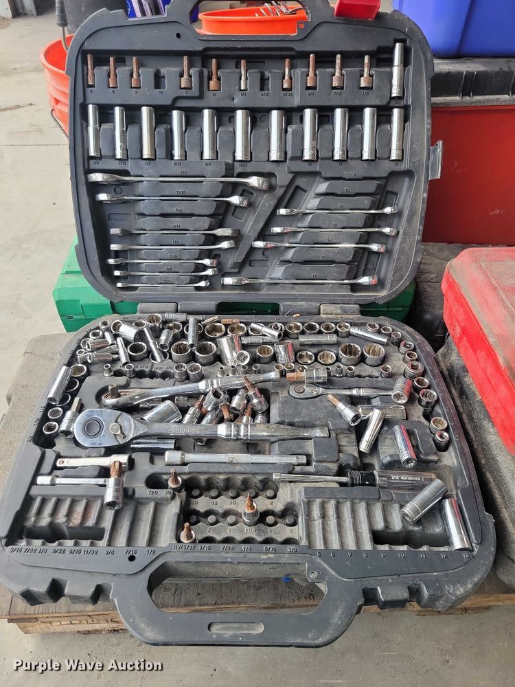 image for item DX6500 Assorted tools