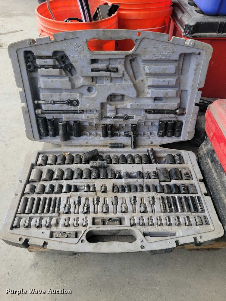 image for item DX6500 Assorted tools