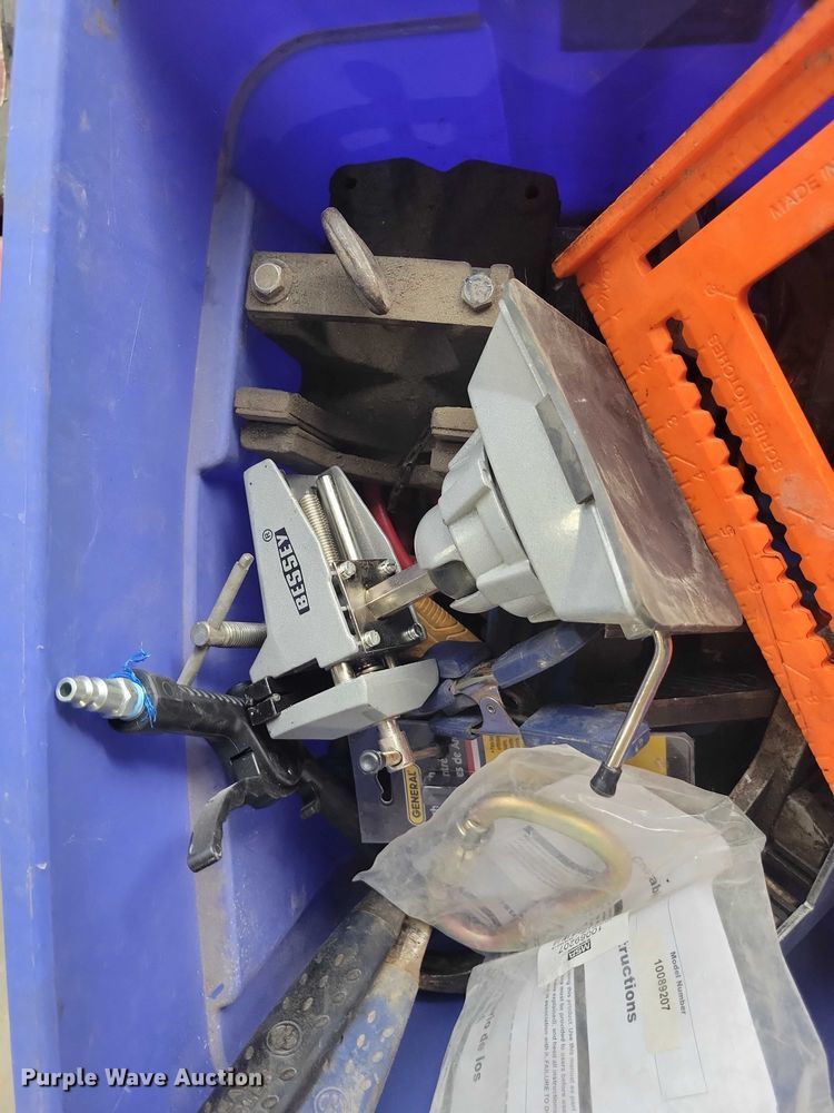 image for item DX6500 Assorted tools