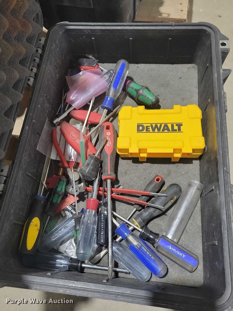 image for item DX6508 Assorted tools