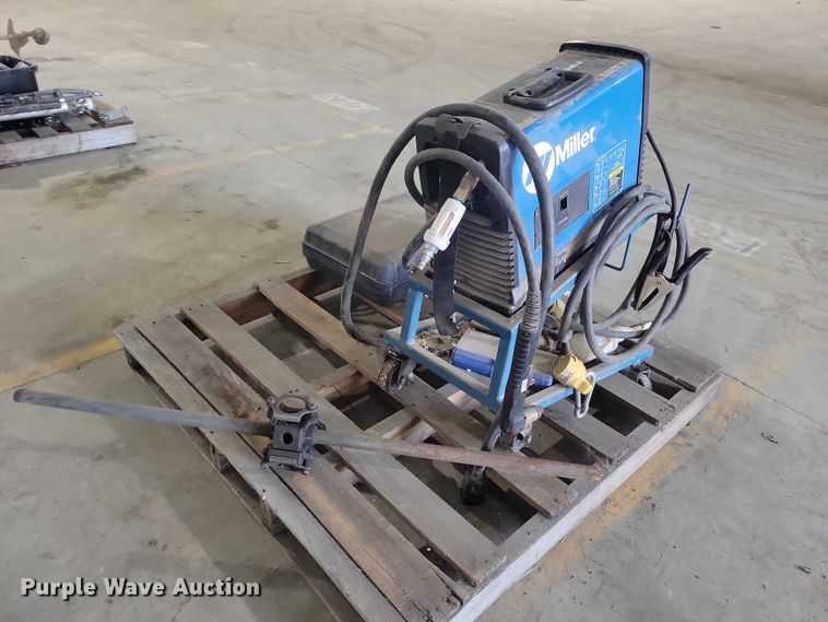 image for item DX6523 Miller Spectrum 875 plasma cutter