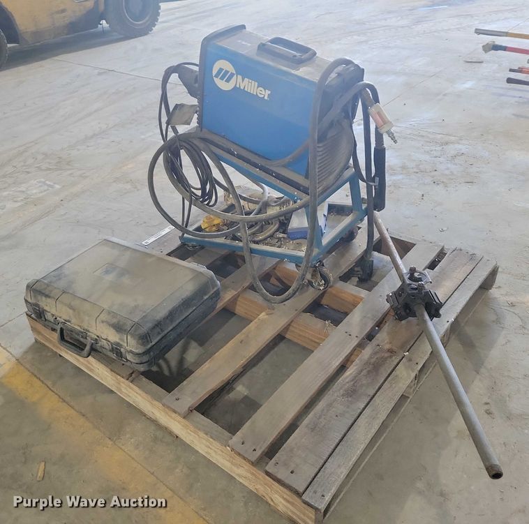 image for item DX6523 Miller Spectrum 875 plasma cutter