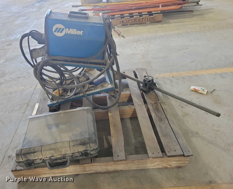 image for item DX6523 Miller Spectrum 875 plasma cutter