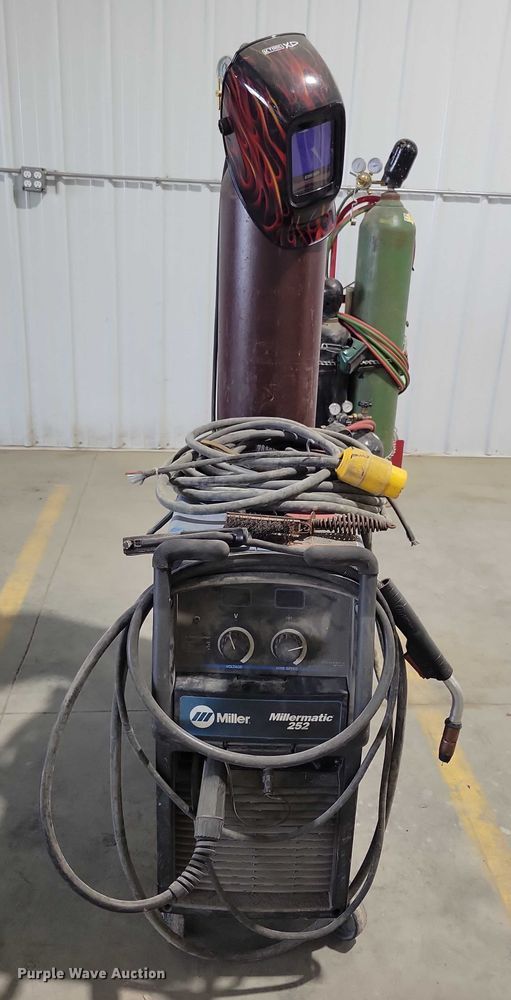 image for item DX6524 Miller Millermatic 252 welder