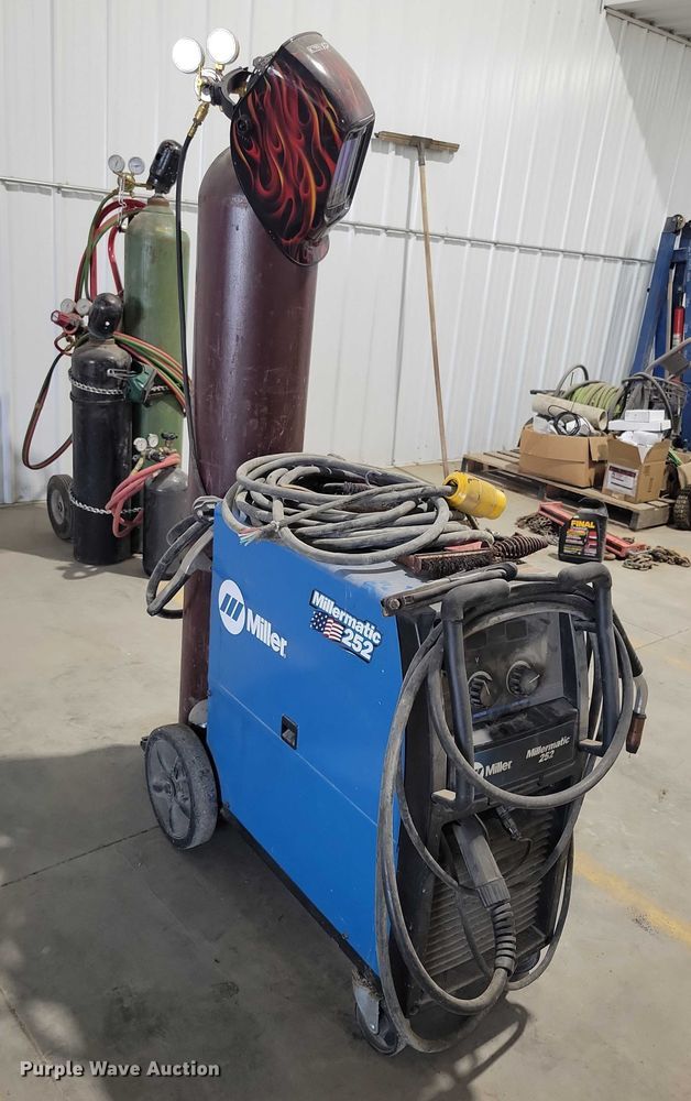 image for item DX6524 Miller Millermatic 252 welder