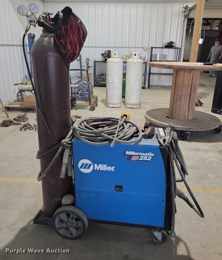 image for item DX6524 Miller Millermatic 252 welder