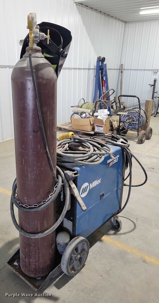 image for item DX6524 Miller Millermatic 252 welder