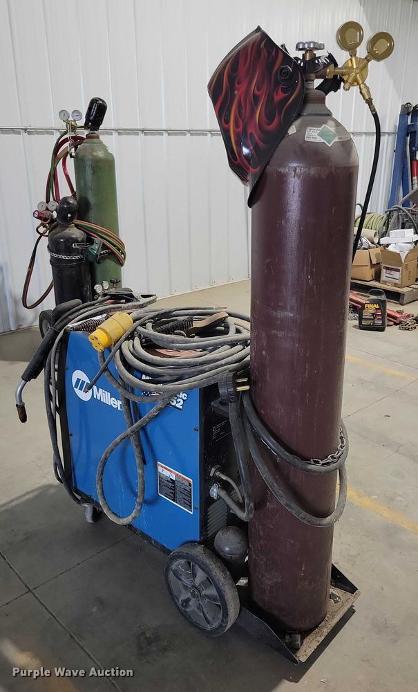 image for item DX6524 Miller Millermatic 252 welder