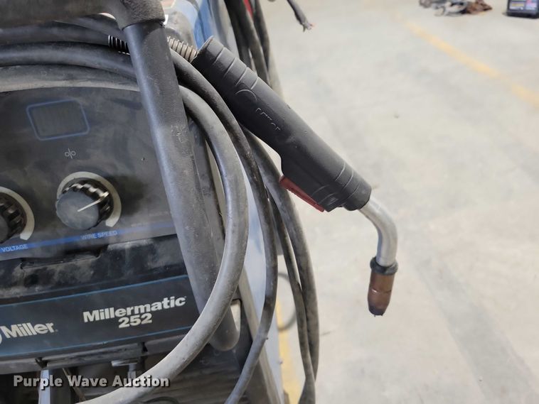 image for item DX6524 Miller Millermatic 252 welder