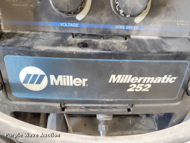 image for item DX6524 Miller Millermatic 252 welder