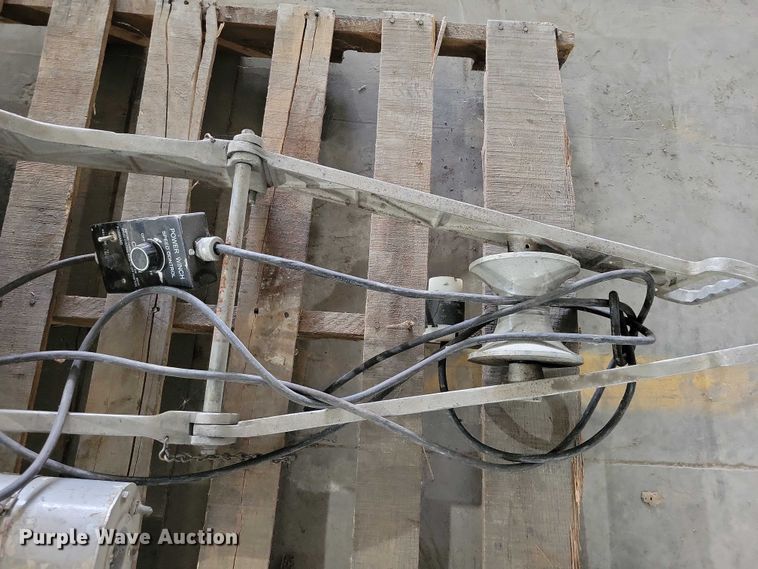 image for item DX6535 Ridgid 700 manhole winch