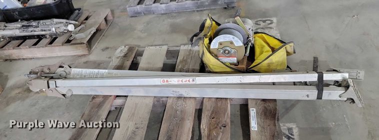 image for item DX6537 Manhole winch system