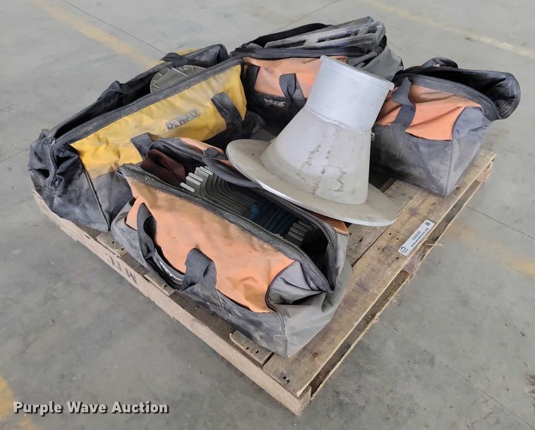 image for item DX6539 Assorted tools