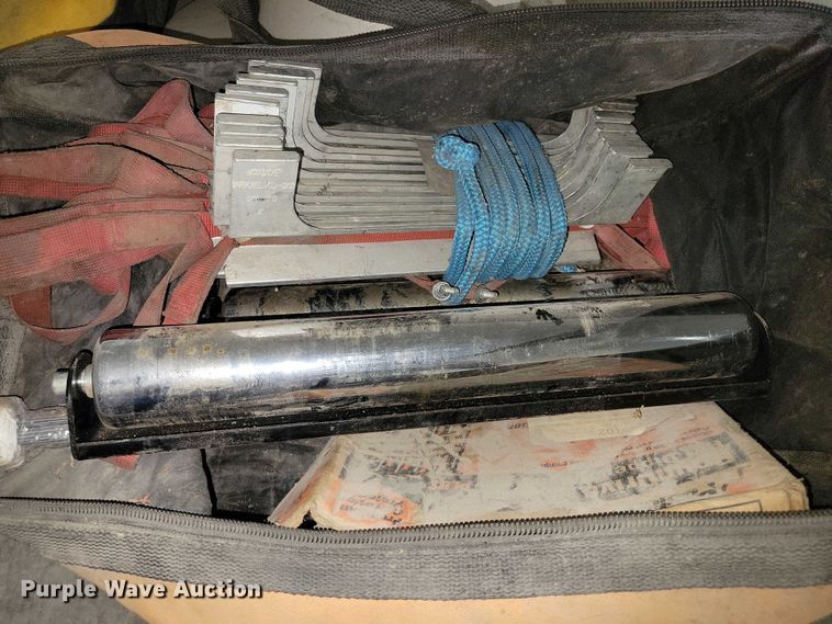 image for item DX6539 Assorted tools