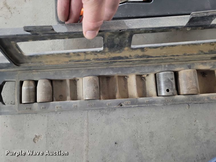 image for item DX6539 Assorted tools