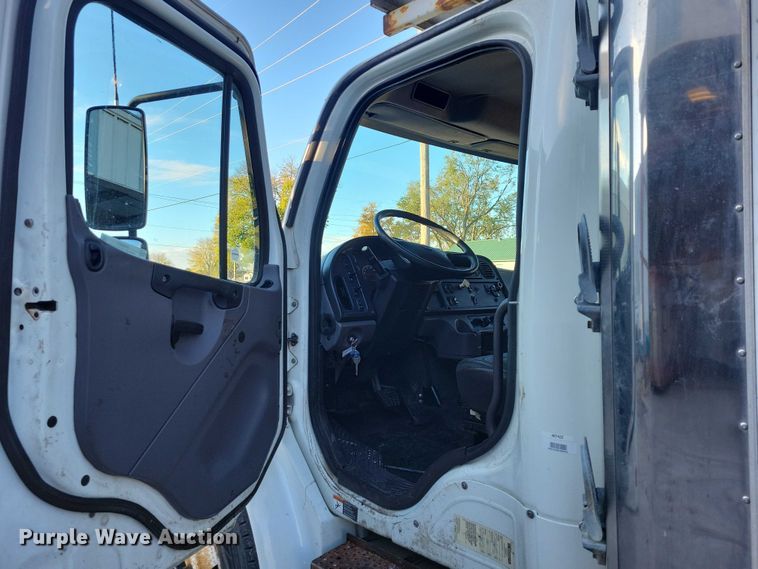 image for item DX6551 2013 Freightliner Business Class M2 refrigerated truck