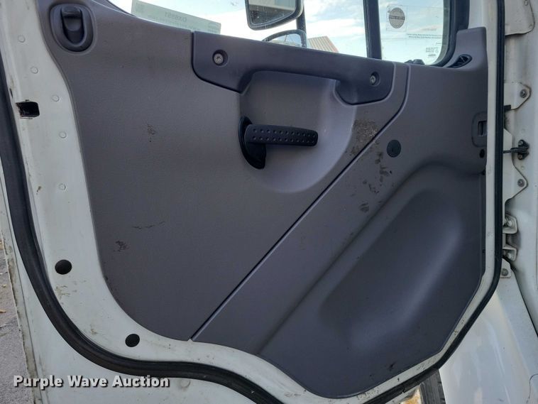 image for item DX6551 2013 Freightliner Business Class M2 refrigerated truck