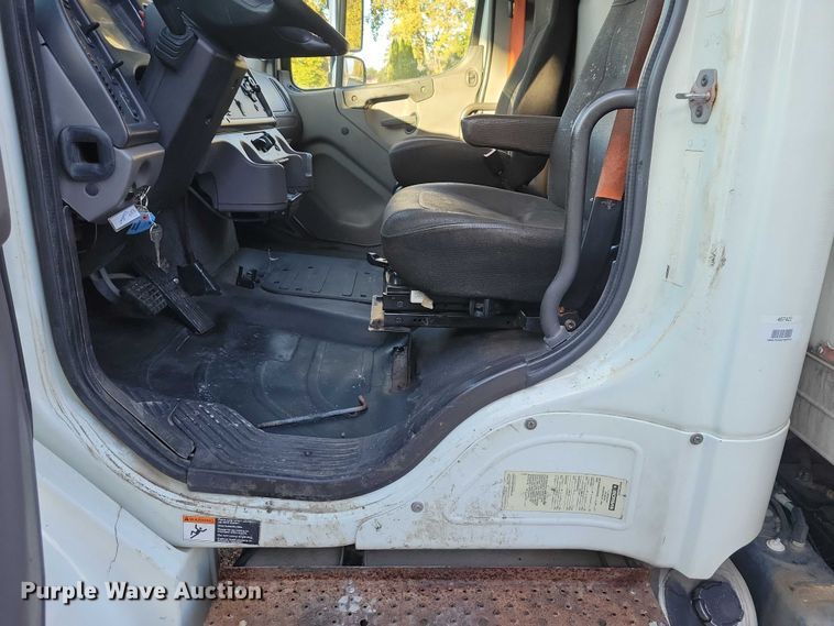 image for item DX6551 2013 Freightliner Business Class M2 refrigerated truck