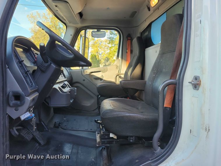 image for item DX6551 2013 Freightliner Business Class M2 refrigerated truck