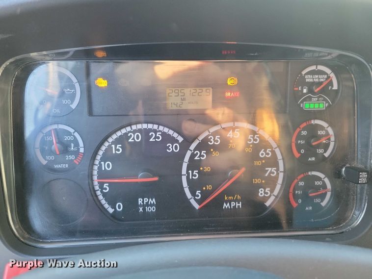 image for item DX6551 2013 Freightliner Business Class M2 refrigerated truck