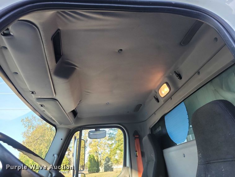 image for item DX6551 2013 Freightliner Business Class M2 refrigerated truck