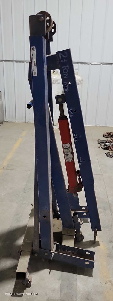 image for item DX6552 Engine hoist 