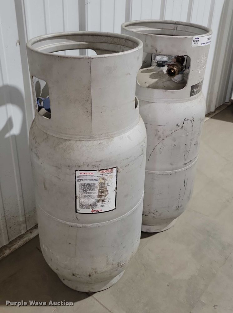 image for item DX6554 (2) forklift LPG tanks