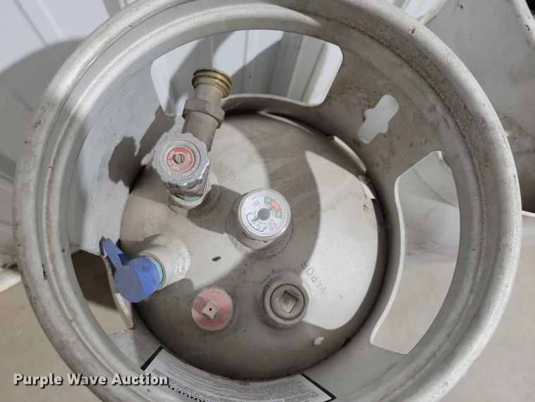 image for item DX6554 (2) forklift LPG tanks