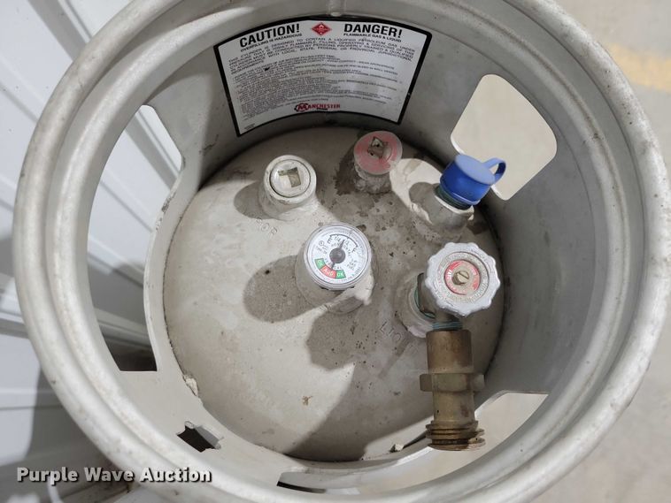 image for item DX6554 (2) forklift LPG tanks