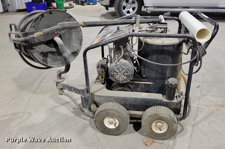 image for item DX6559 Mi-T-M 1502 hot pressure washer