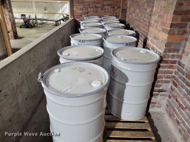 image for item DX6569 (16) 55 gallon drums