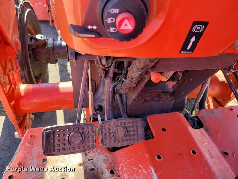 image for item DX6571 Kubota MX5800D MFWD tractor