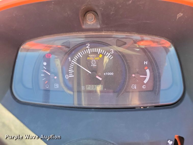 image for item DX6571 Kubota MX5800D MFWD tractor