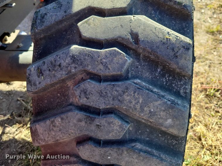 image for item DX6571 Kubota MX5800D MFWD tractor