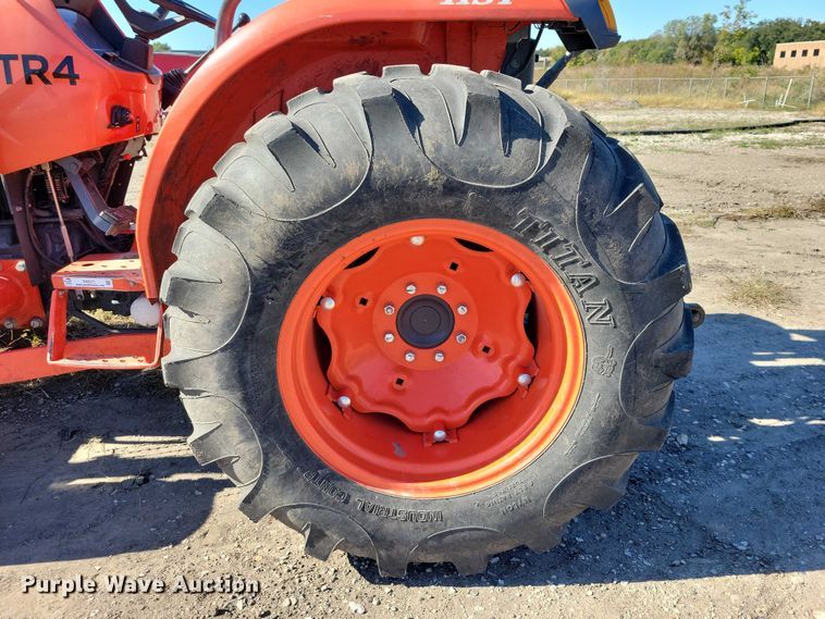 image for item DX6571 Kubota MX5800D MFWD tractor