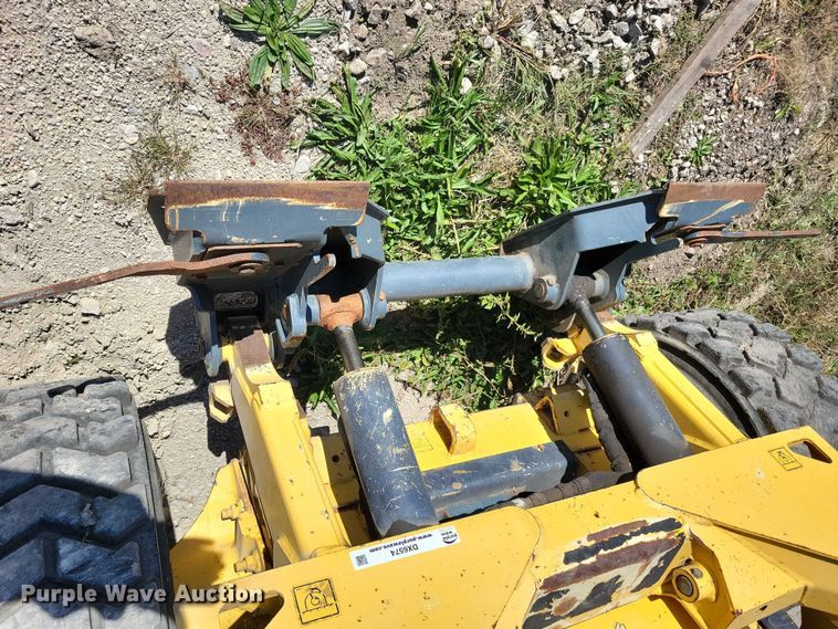 image for item DX6574 2014 Yanmar S165R skid steer loader