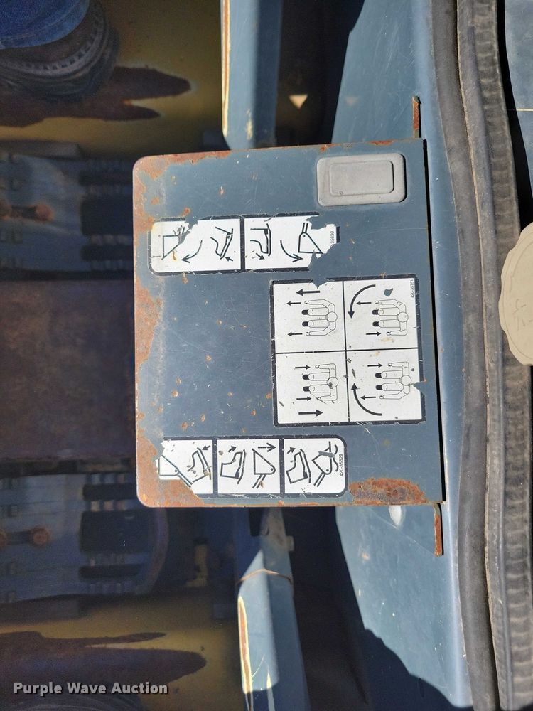 image for item DX6574 2014 Yanmar S165R skid steer loader