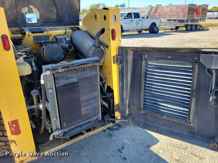 image for item DX6574 2014 Yanmar S165R skid steer loader