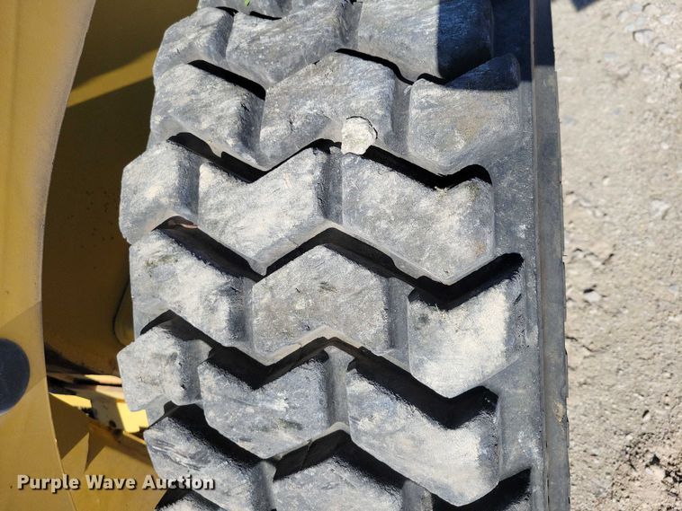 image for item DX6574 2014 Yanmar S165R skid steer loader