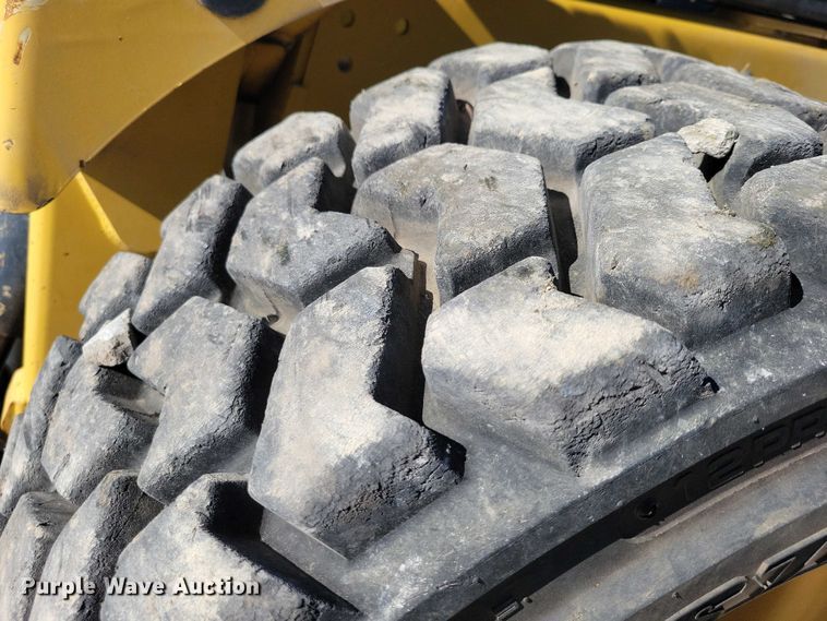 image for item DX6574 2014 Yanmar S165R skid steer loader