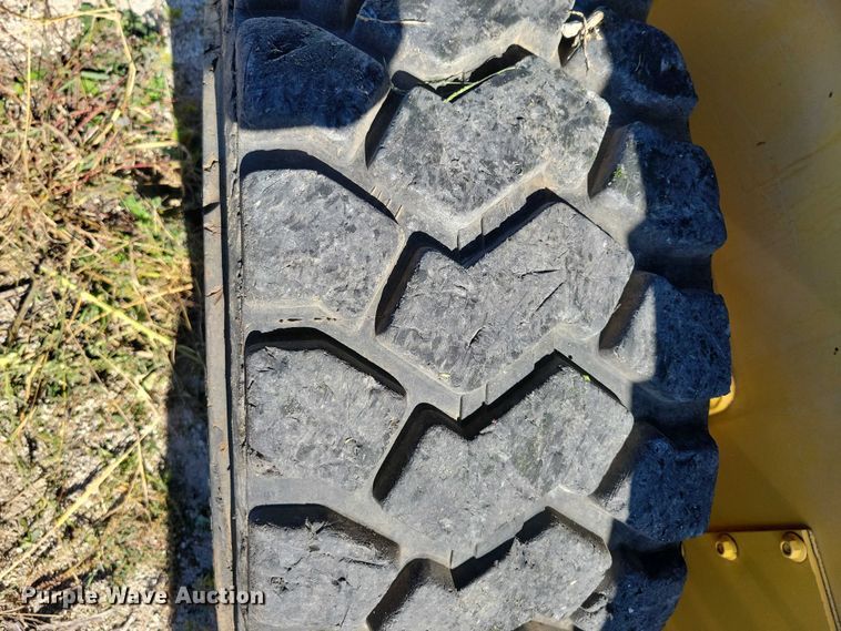 image for item DX6574 2014 Yanmar S165R skid steer loader