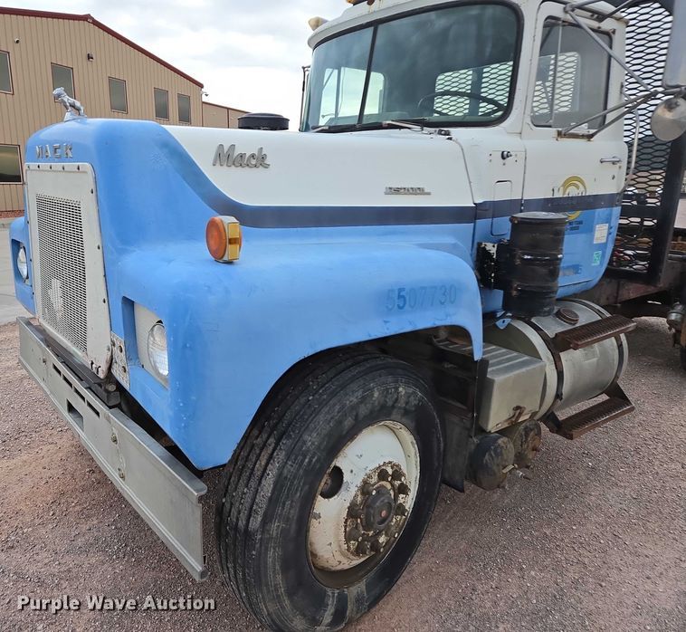 image for item DY1230 1977 Mack RS700L semi truck